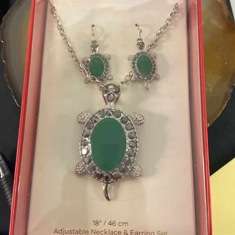 Turtle Necklace & Earrings silver & Green w rhinestones NWOT